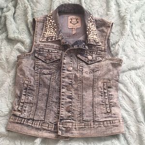 Pearl collar jean button vest